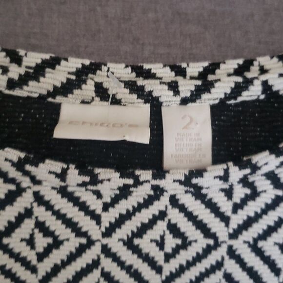 Chico's top women’s size large SZ 12 size 2 Chico’s white black textured… - Picture 3 of 11